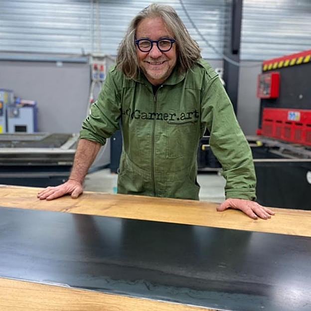 El artista Lolo Garner en su taller. 