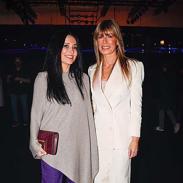 Begoña Gómez se inspira en la princesa Leonor con este conjunto sastre en blanco