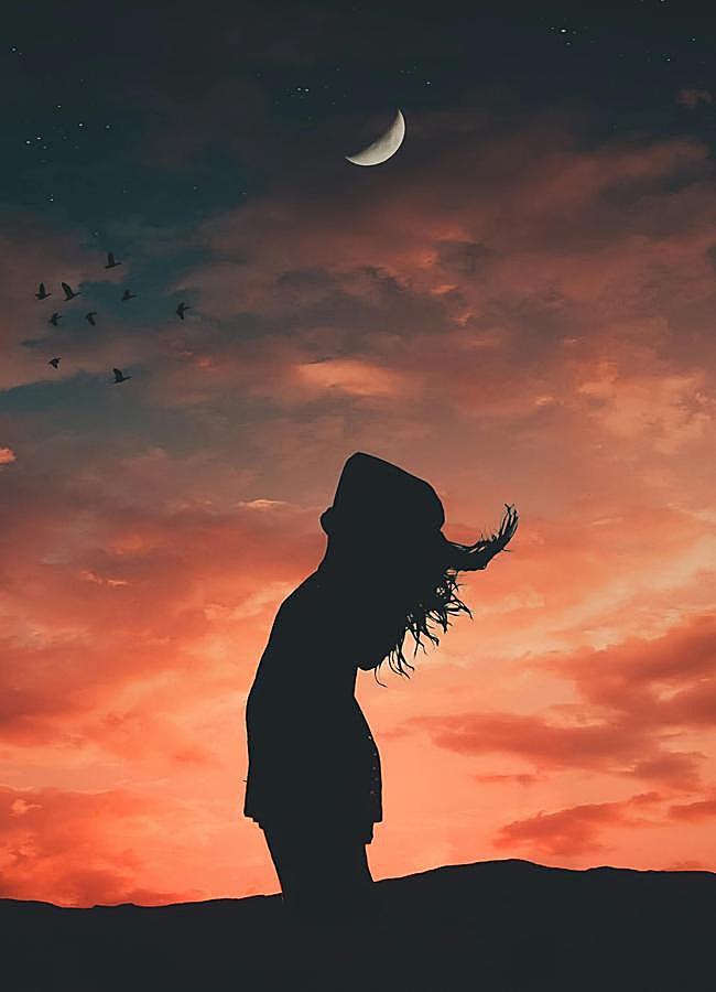 Imagen - Silueta de mujer con la luna/PEXELS