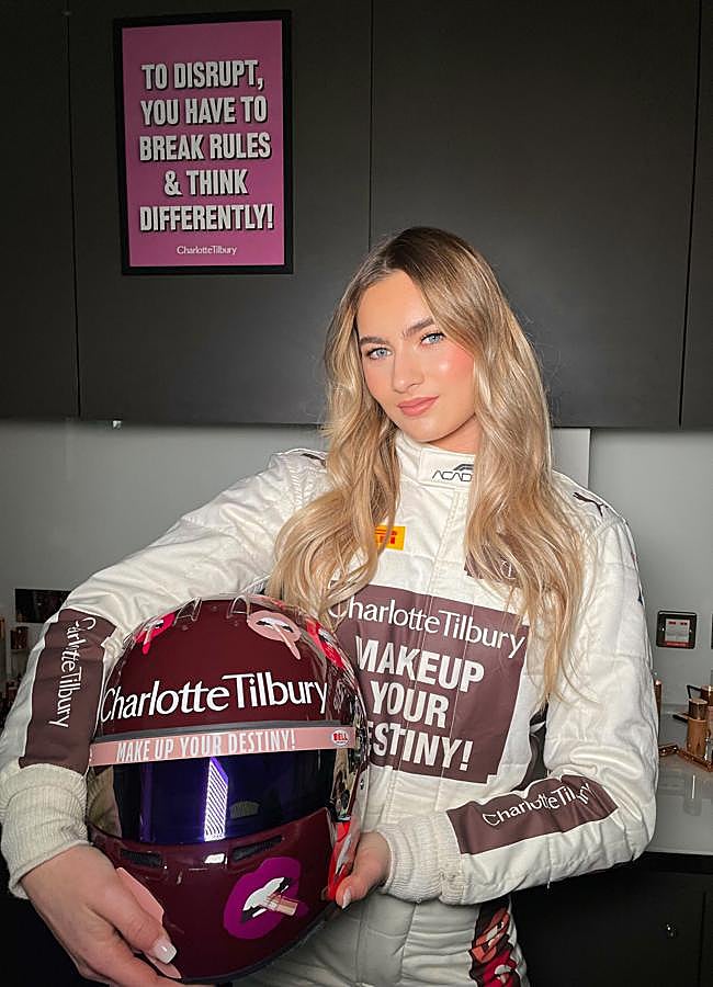 Imagen - La piloto Lola Lovinfosse. Foto: Cortesía de Charlotte Tilbury.