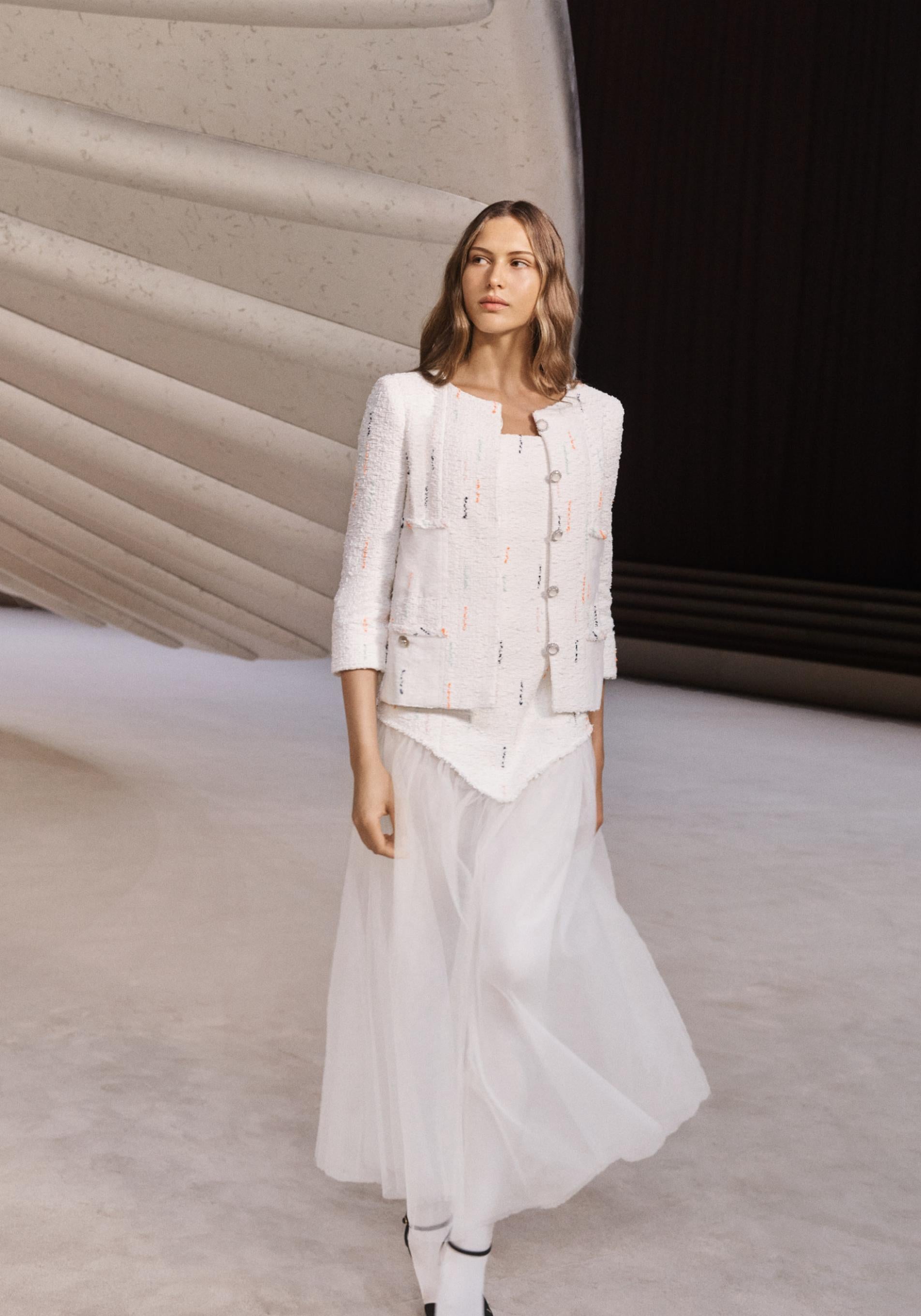 Imagen de uno de los looks del último desfile de Chanel Alta Cosura, para esta primavera.