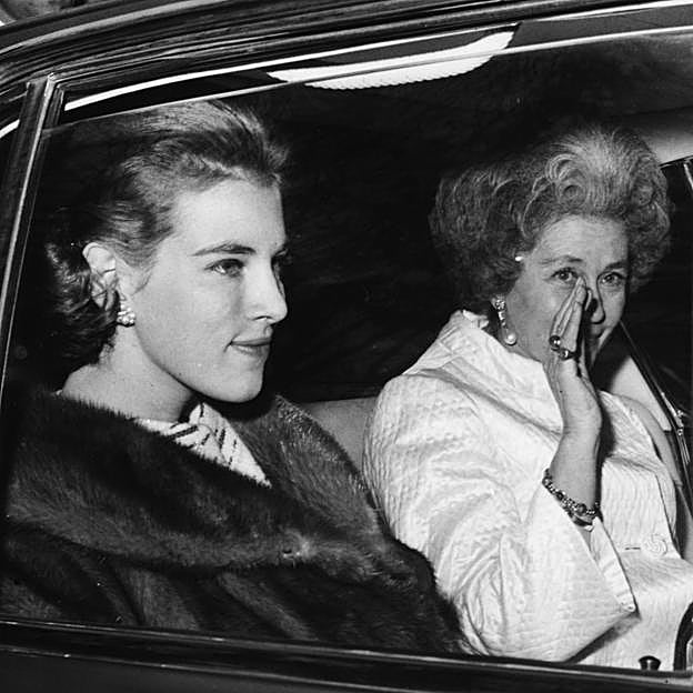Ana MAría de Grecia con su suegra, la reina Federica, madre de la reina Sofía.
