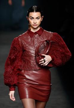 Imagen secundaria 2 - Algunos looks del desfile de Simorra.