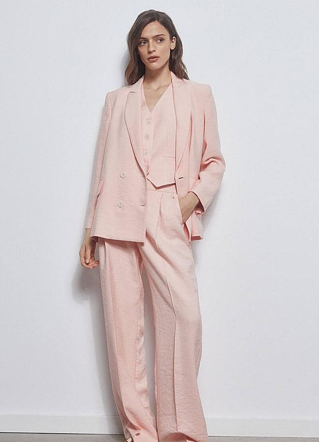 Imagen - Traje rosa de tres piezas