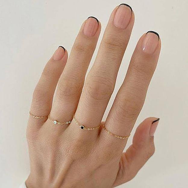 Uñas baby french con puntas en color negro