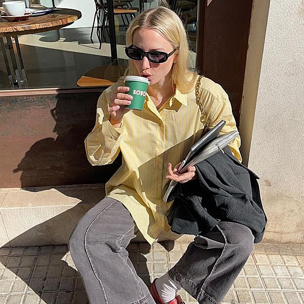 Con estampado de rayas y en amarillo: así es la nueva camisa viral de Zara que tiene lista de espera