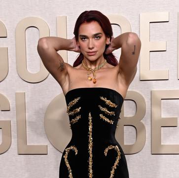 Imagen secundaria 1 - Elle Fanning, Dua Lipa y Carey Mulligan en los Globos de Oro.