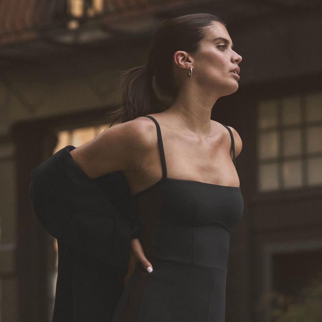 Mujer con ropa deportiva.. /