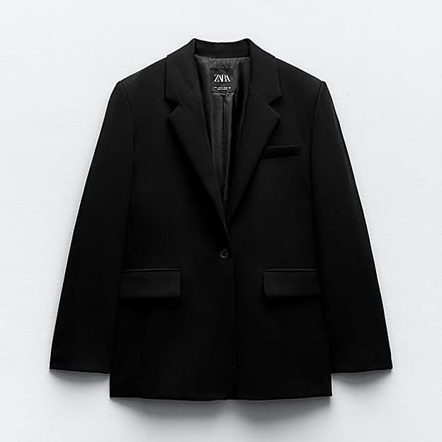 Imagen principal - El look con falda de leopardo que tienes que copiar para ir cómoda y a la última