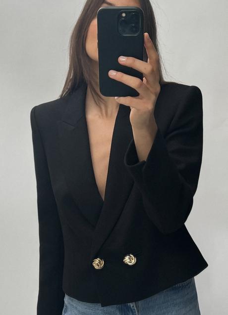 Imagen - Americana negra de Zara (49,95 euros)