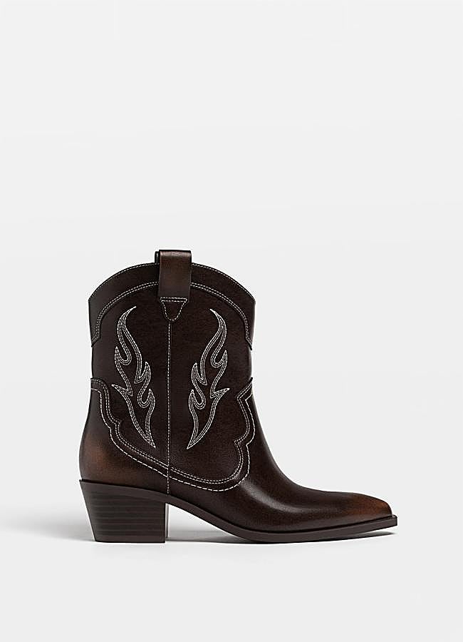 Imagen - Botín estilo cowboy en marrón (35,99 euros).