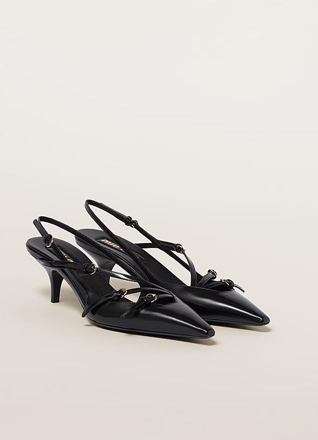 Imagen - Slingback de piel cepillada de Miu Miu, 990 euros.