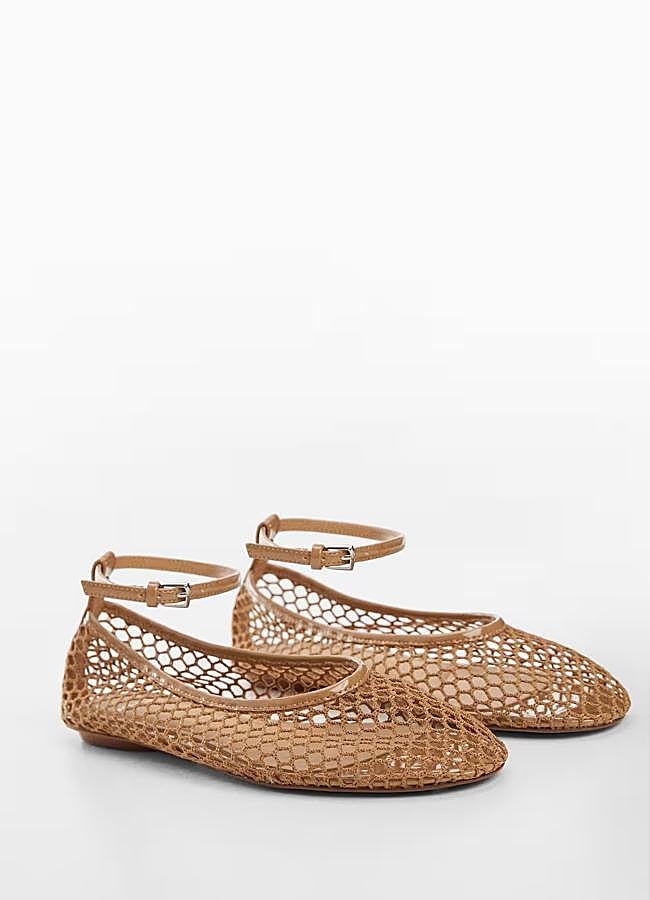 Imagen - Bailarinas rejilla en color marrón de Mango. Foto: Mango.