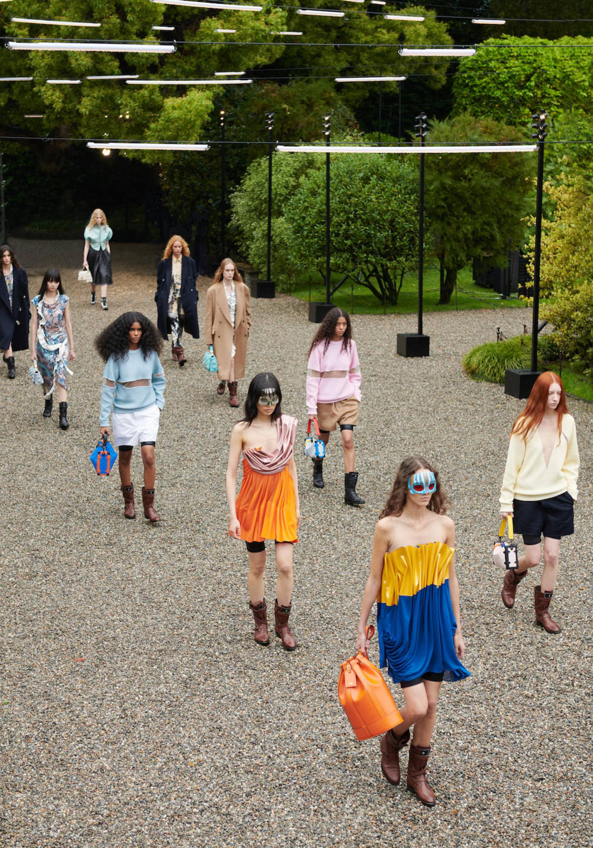 Desfile de la colección crucero de Louis Vuitton en Isola Bella, en el Lago Maggiore.