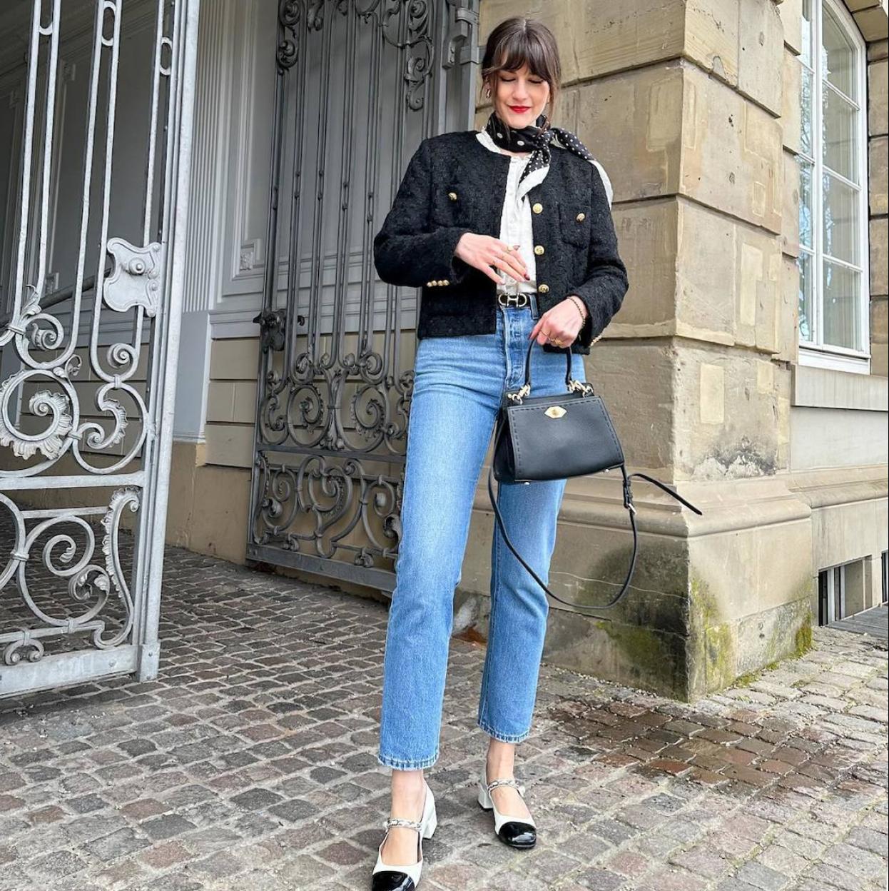 Influencer francesa con look coquette