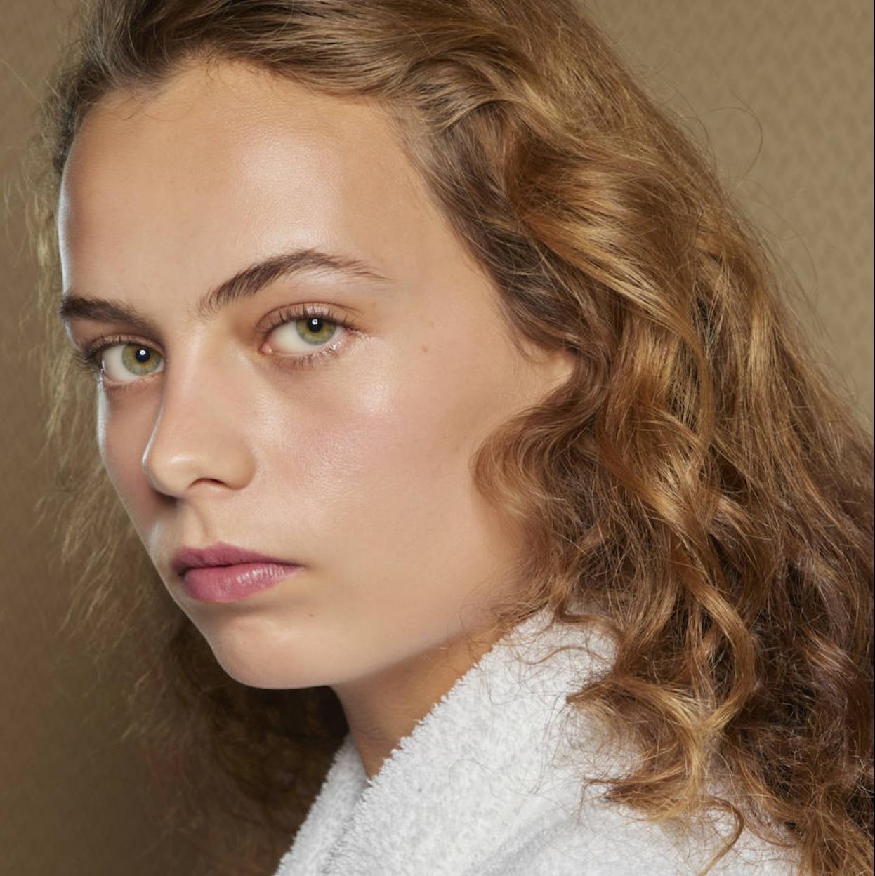 Modelo con piel mixta