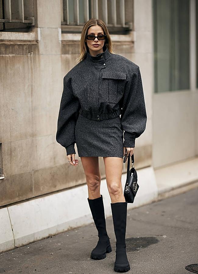 Imagen - Street style de París con cazadora oversized cropped y minifalda.