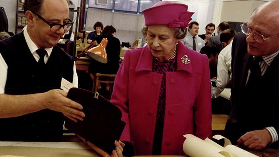 Isabel II en la fábrica de Launer. 