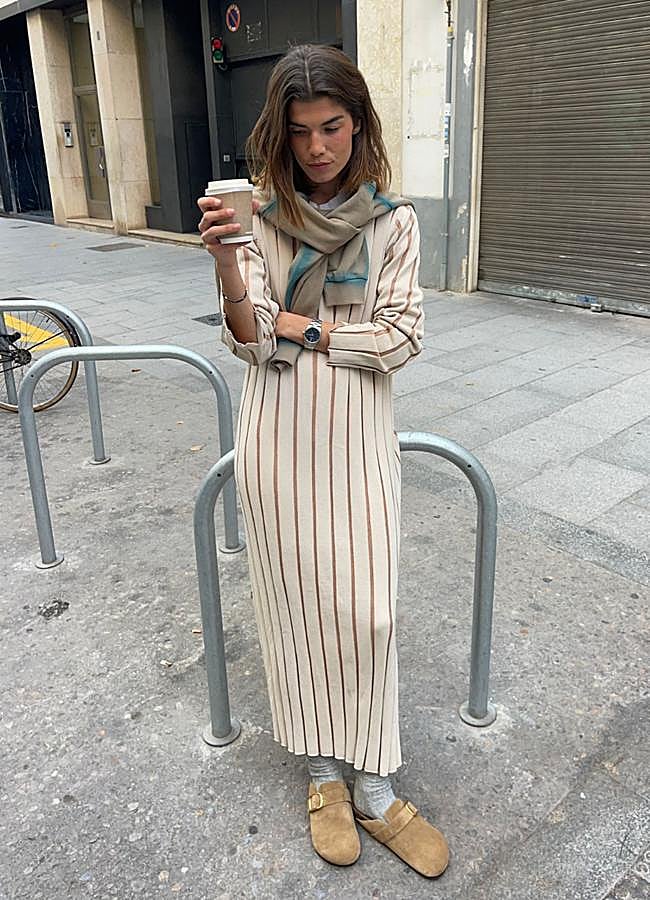 Imagen - El look con zuecos y calcetines de Carla Ferrer.