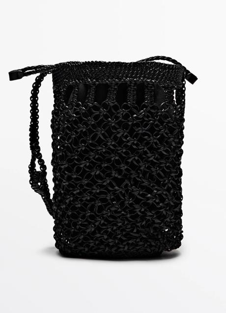 Imagen - Bolso negro de Massimo Dutti (199 euros)