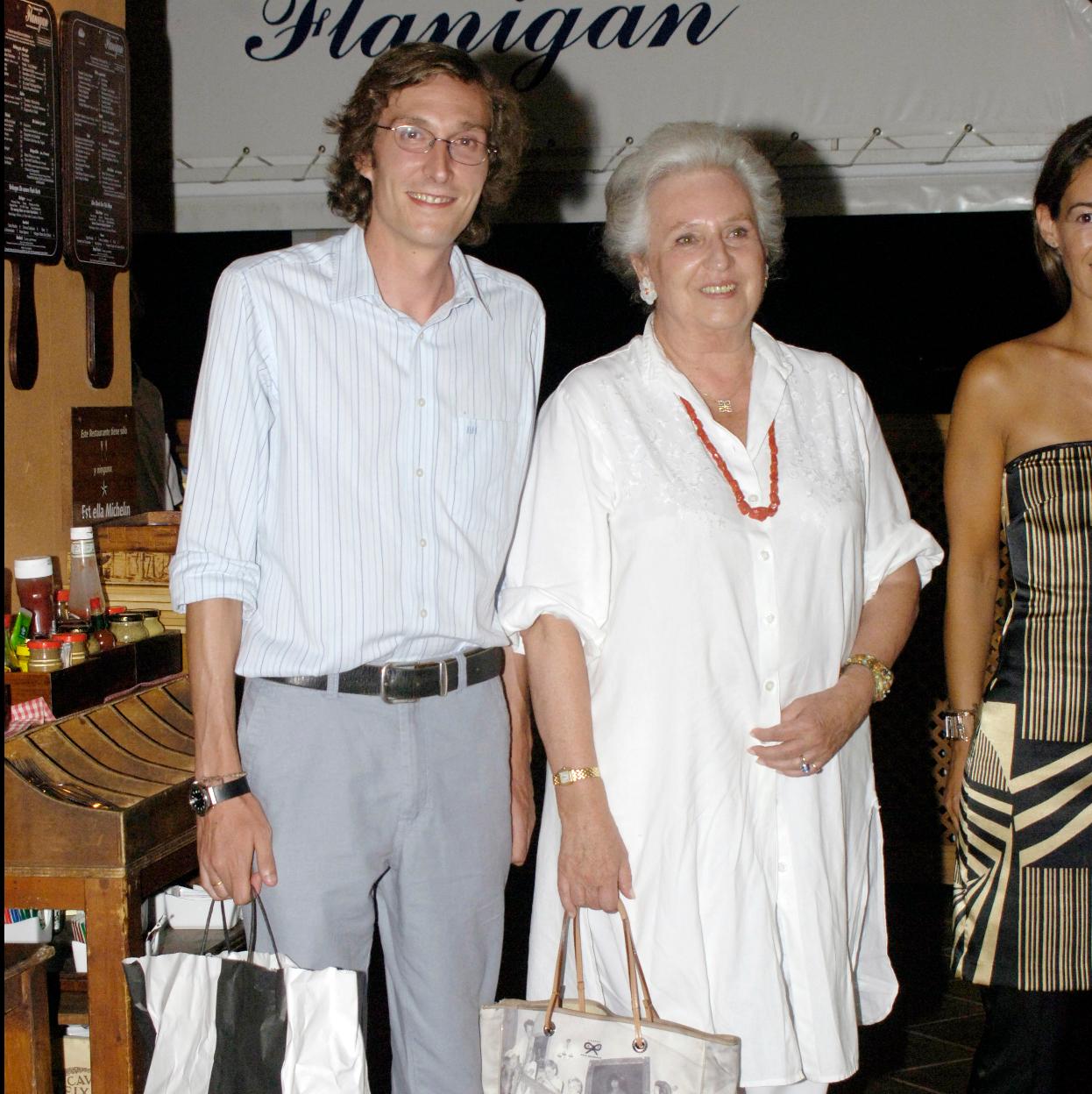 La infanta Pilar y su hijo, Fernando Gómez-Acebo. 