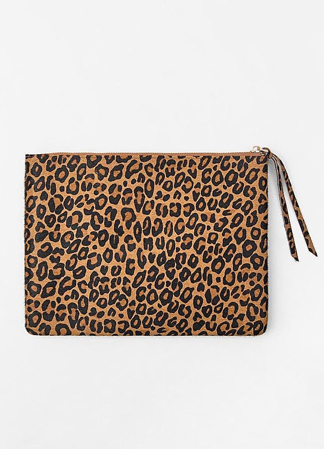 Imagen - Bolso de mano con estampado de leopardo de Zara.