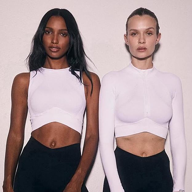 El ejercicio de yoga con el que más vas a sudar que mejora la coordinación y el equilibrio