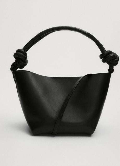 Imagen - Bolso negro de piel de Massimo Dutti (169 euros)
