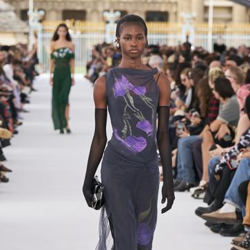 Imagen secundaria 1 - Vestidos de Alexander McQueen y Givenchy.