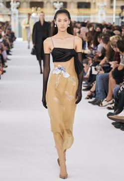 Imagen secundaria 2 - Vestidos de Alexander McQueen y Givenchy.