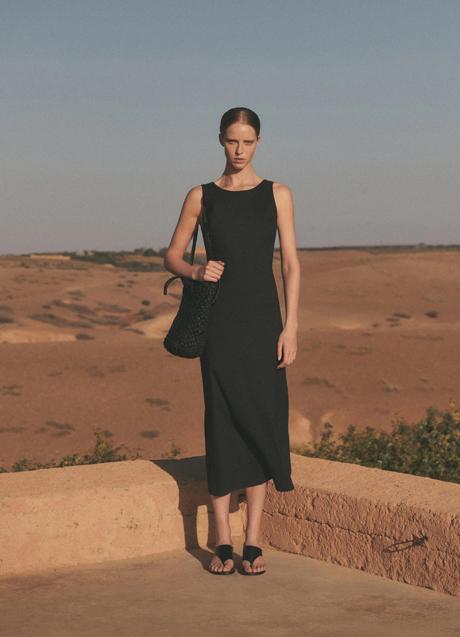 Imagen - Vestido negro de Massimo Dutti (69,99 euros)