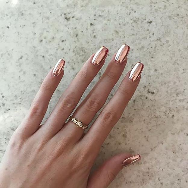 Uñas rose gold metalizadas