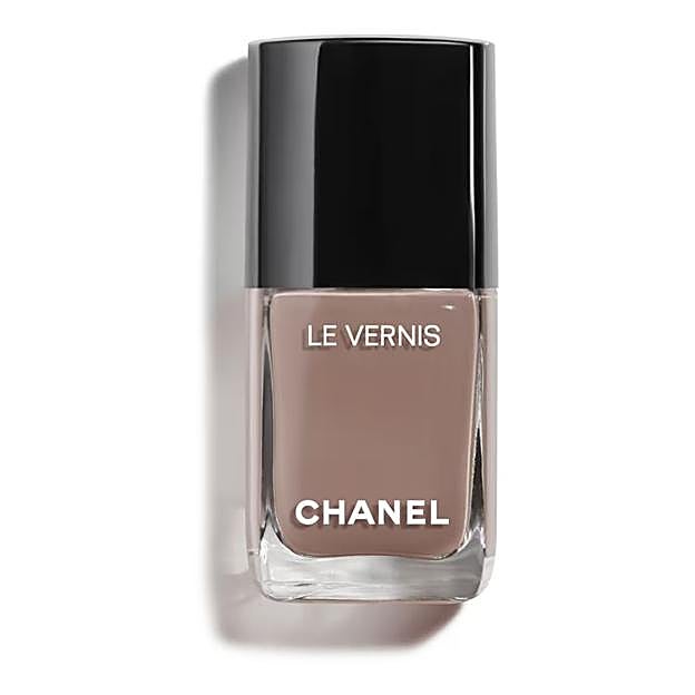 Esmalte de uñas Le Vernis de Chanel (31,99 euros).
