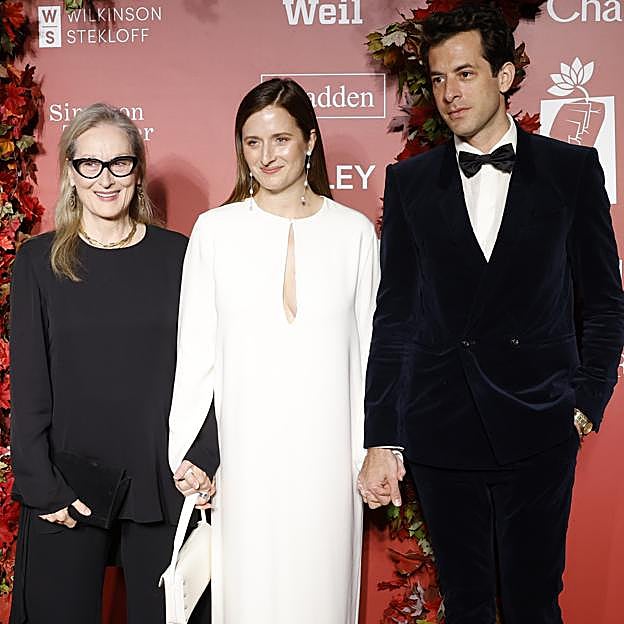 Maryl Streep con su hija Grace Gummer y su pareja, el músico Mark Ronson. 