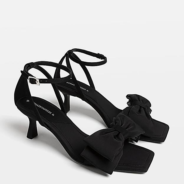 Sandalias de tacón kitten con lazo de Stradivarius.