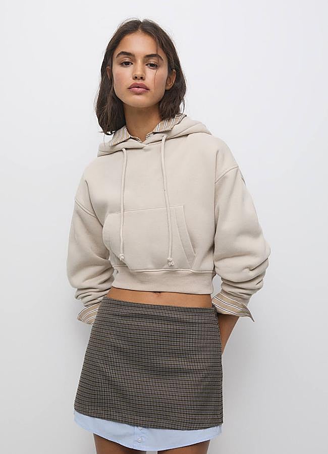 Imagen - Falda de cuadros combinada con tejido camisero