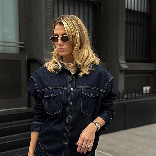 Influencer con corte de pelo kitty cut