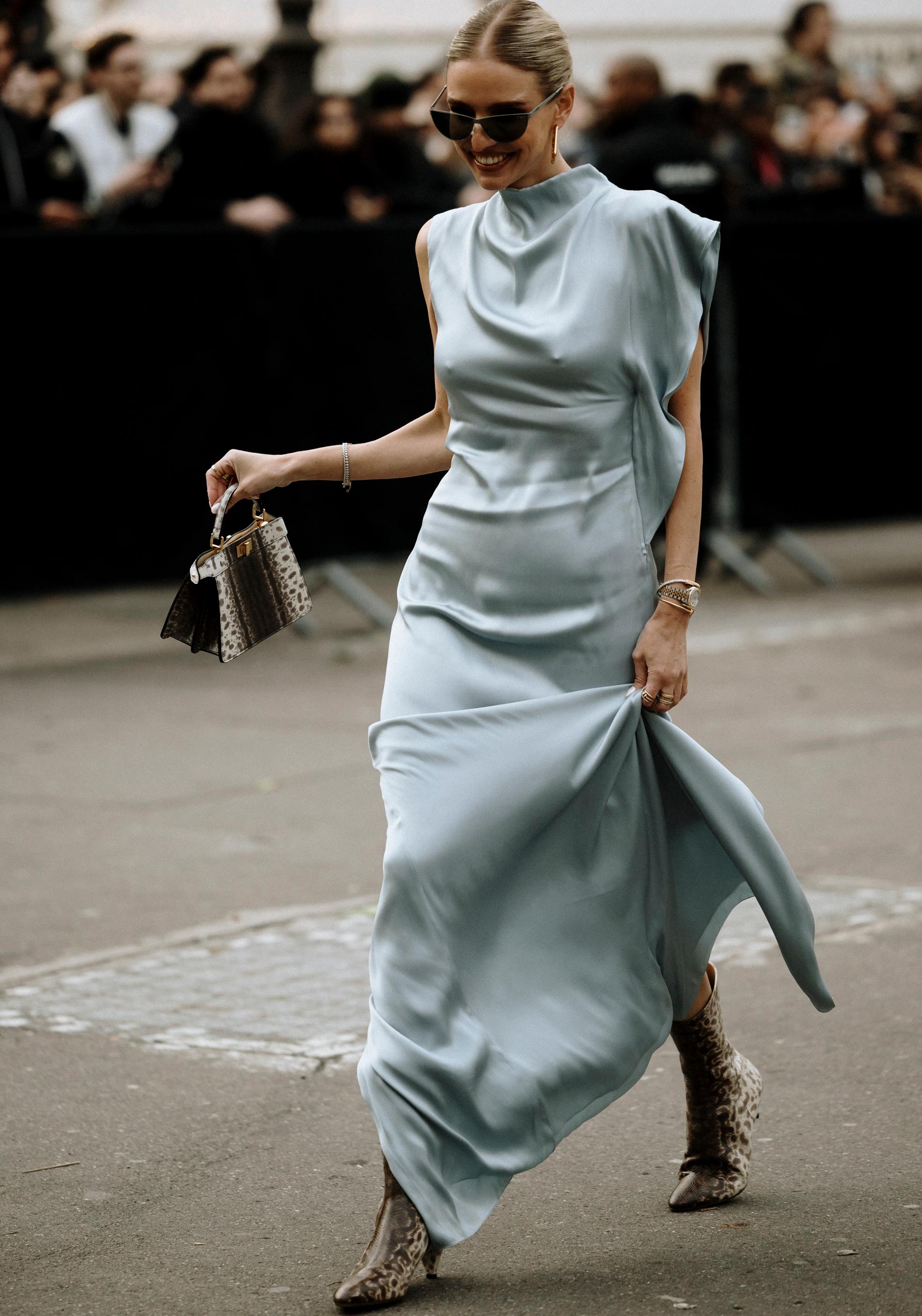 Look de invitada estilo effortless chic.