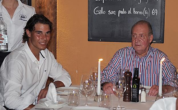 Rafael Nadal y el rey Juan Carlos, en una cena entre amigos. 