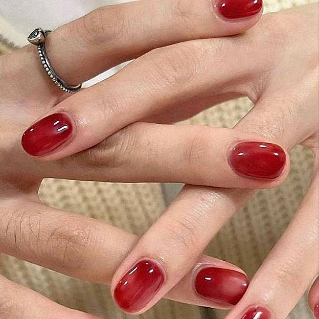 Manicura jelly color rojo tendencia para primavera