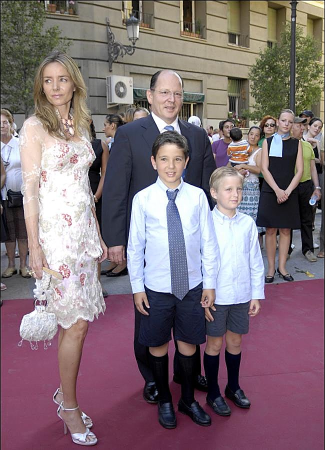 Imagen - Kardam de Bulgaria junto a su mujer Miriam de Ungría y sus dos hijos. / GTRES