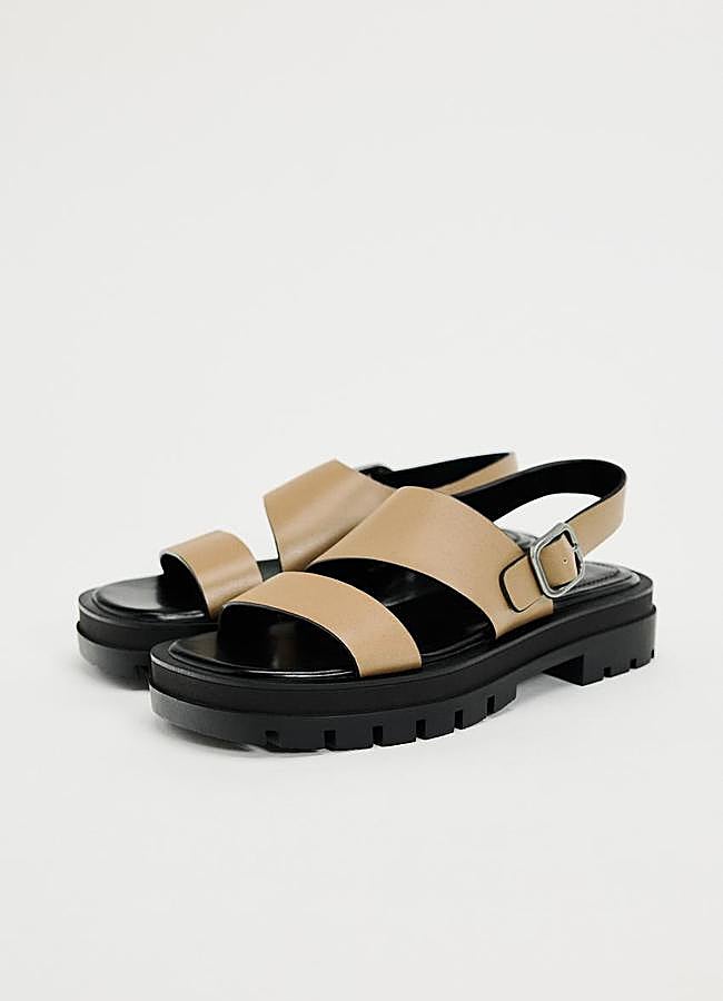 Imagen - Sandalias de piel con tira asimétrica de Zara.