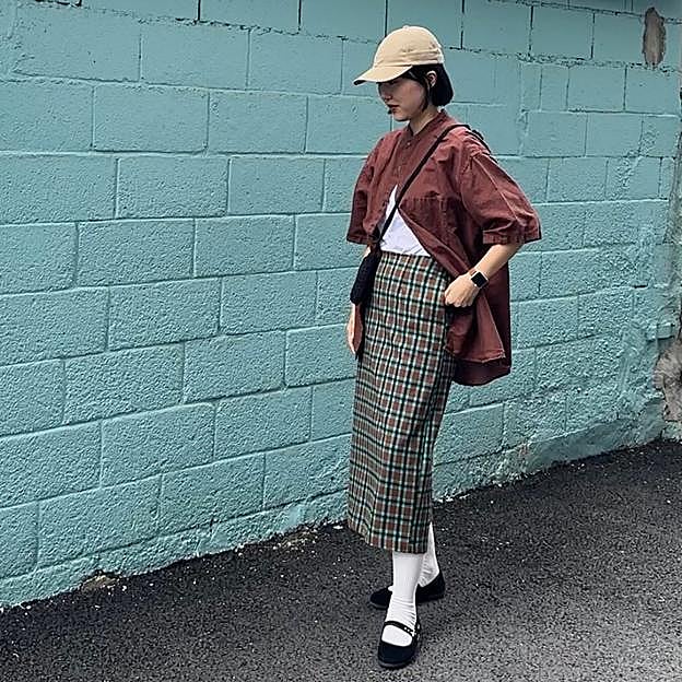 Imagen principal - Influencers coreanas con las bailarinas de Victoria.