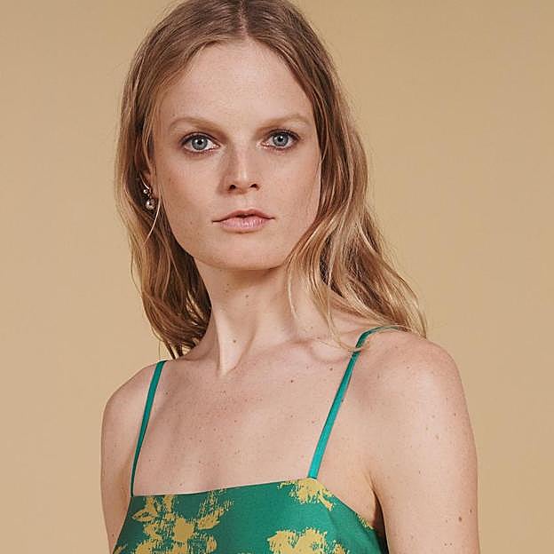 Imagen principal - Vestido largo de lentejuelas de Zara.