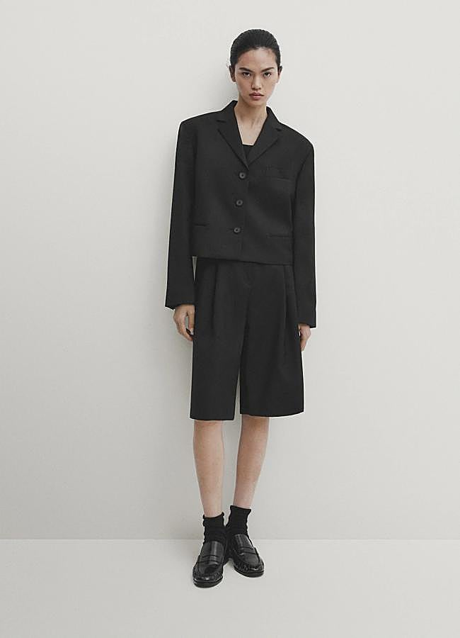Imagen - Bermuda negra de Massimo Dutti, 69,95 euros.