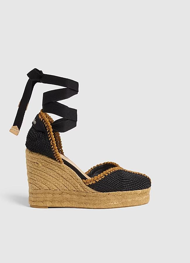 Imagen - Alpargatas negras de Castañer, 225 euros.