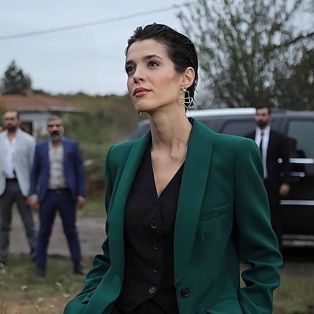 Corte de pelo garçon con peinado wet look