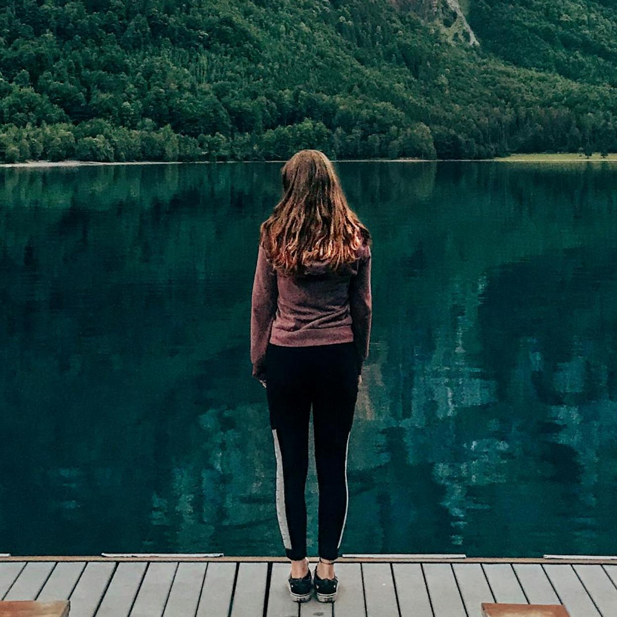 El método koselig consiste en vivir el momento presente, tener una vida activa, y rodearte de la gente que quieres. 