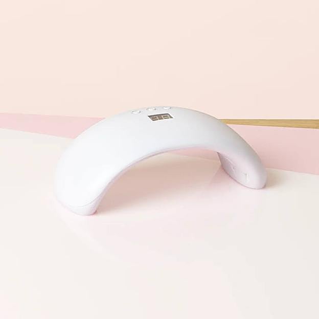 SEMI-PERMANENT LED Lámpara pro de Manucurist. Precio: 49 euros