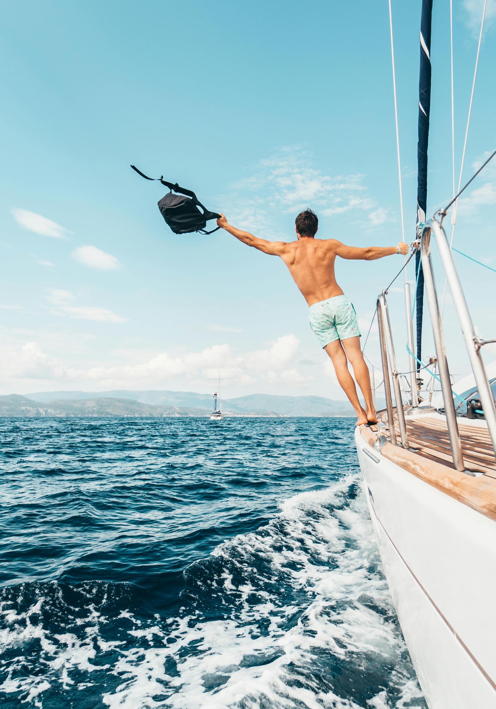 Todo lo que necesitas para teletrabajar con estilo en Semana Santa.